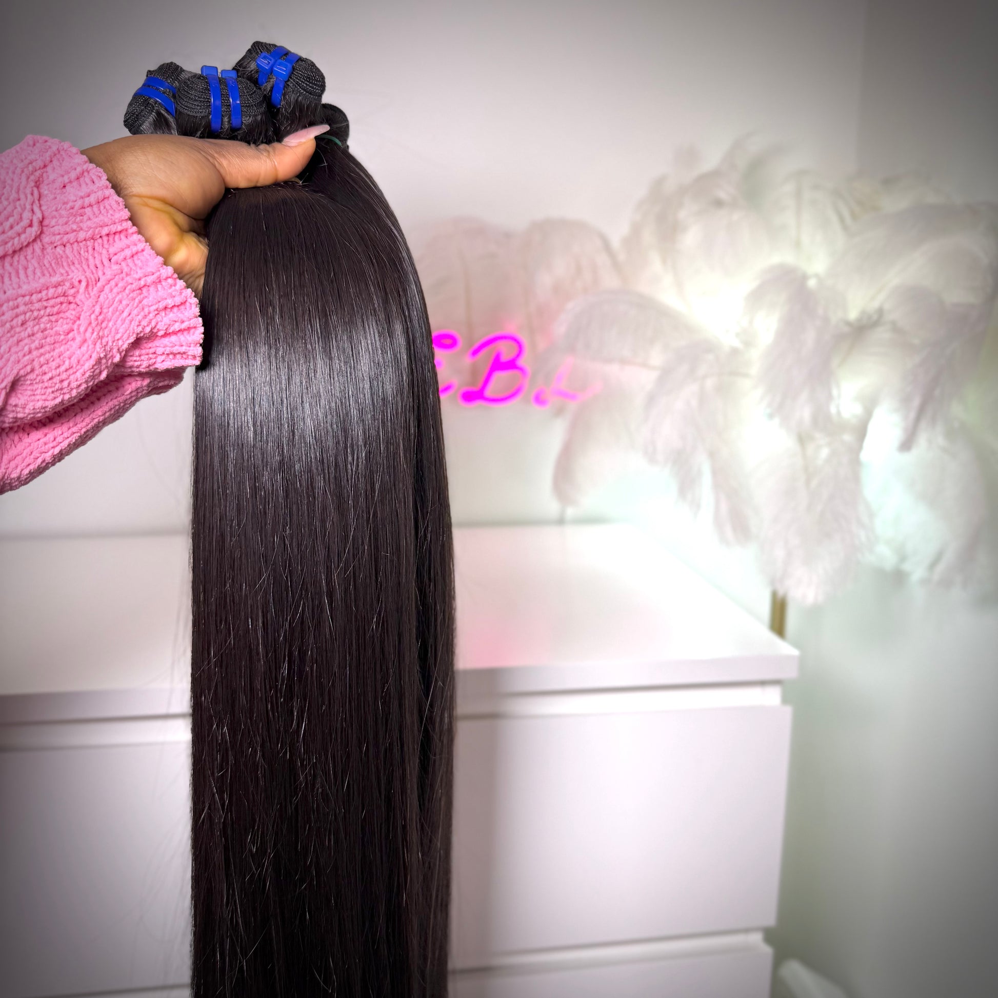 Raw Vietnamese straight hair bundle, 100% human hair. Ships worldwide, popular in UK and Ireland.