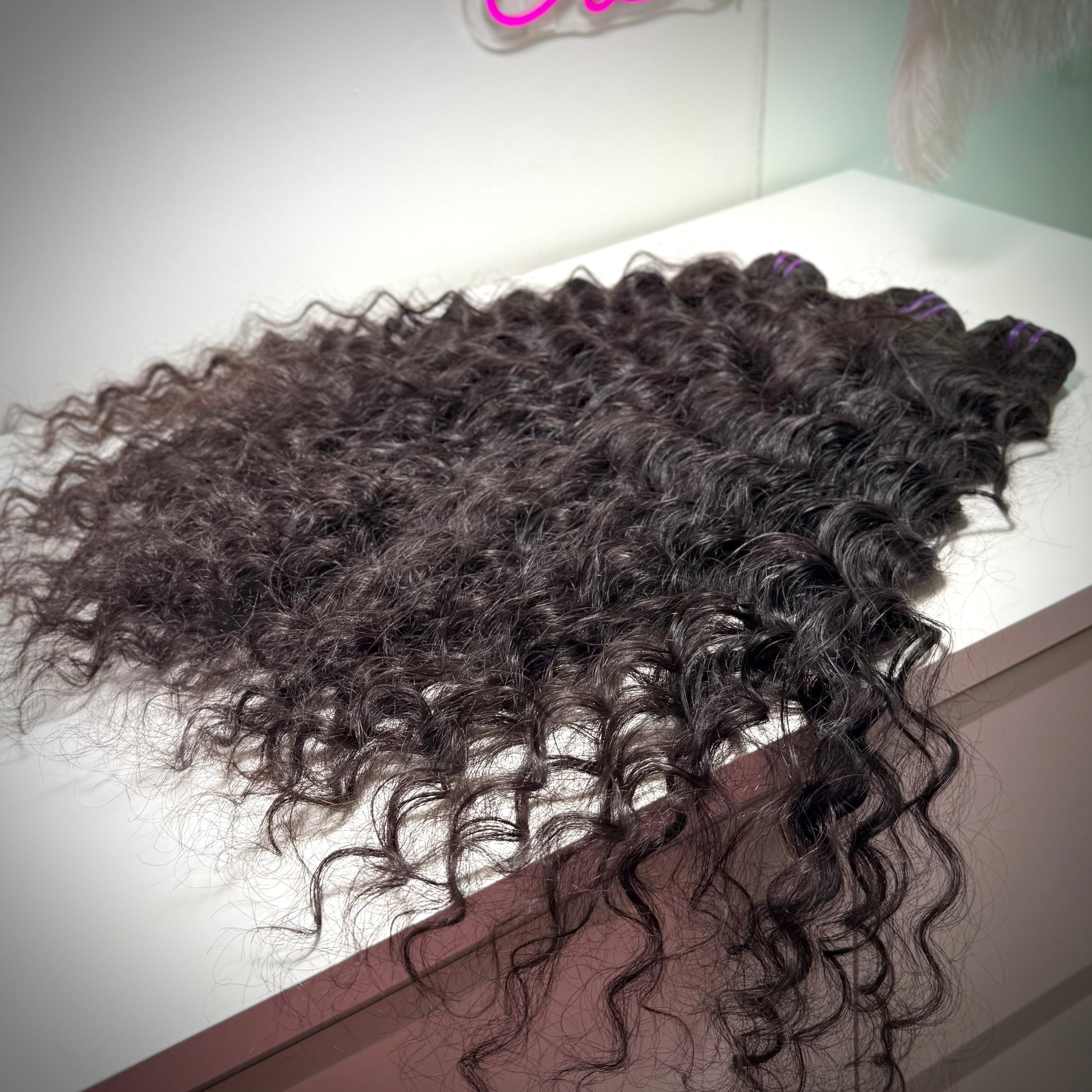 Natural curly hair bundle, 100% human hair. Ships to UK, Ireland.