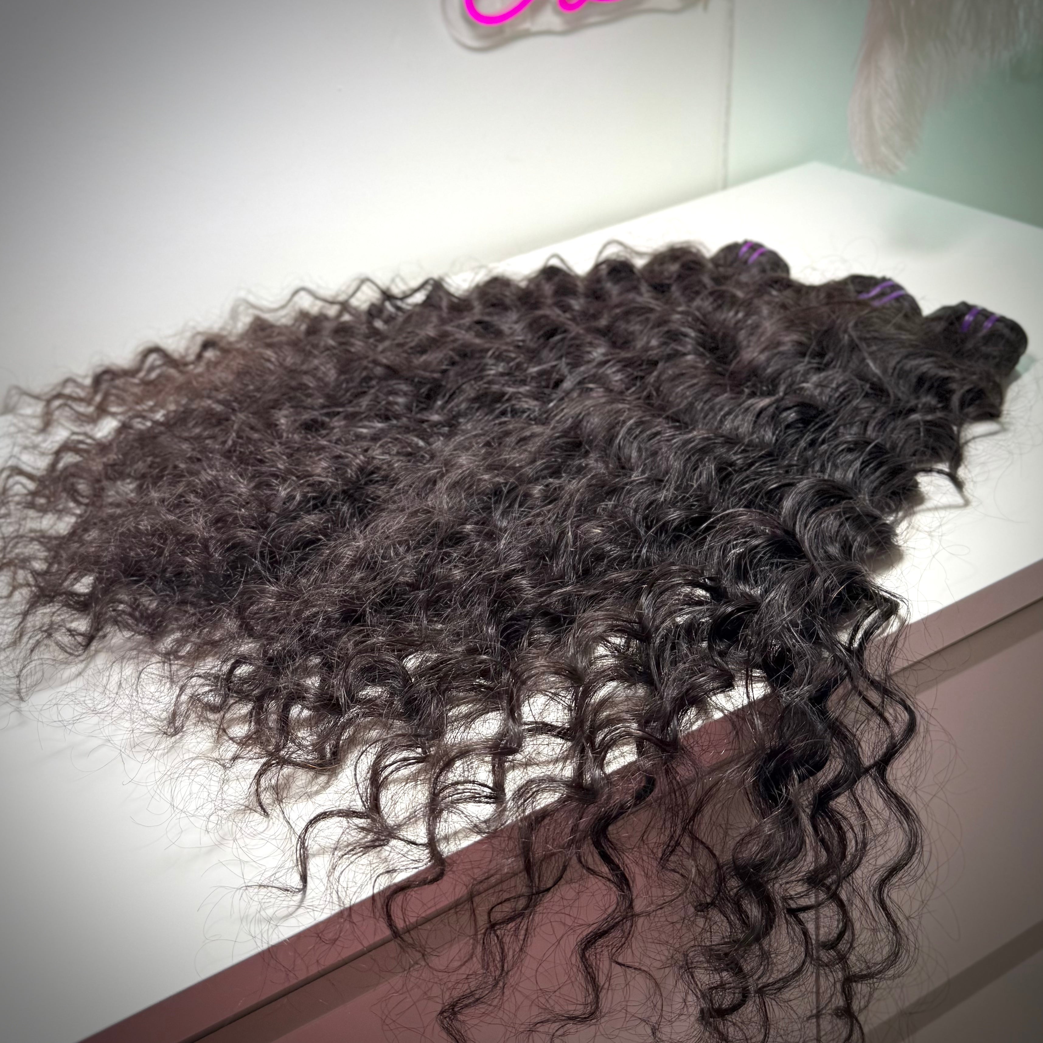 Natural curly hair bundle, 100% human hair. Ships to UK, Ireland.